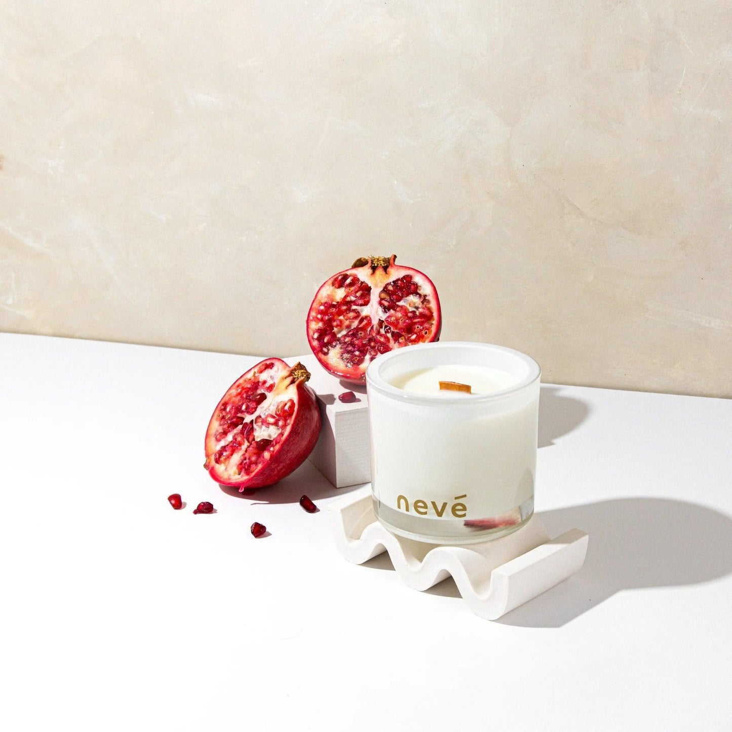 Neve Candle French Pomegranate & Juicy Mango